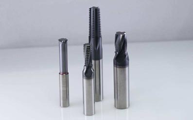 The difference between coarse and fine threads in machining.